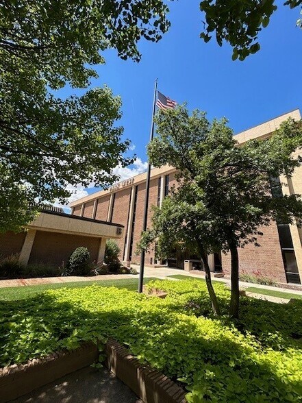7120 W Interstate 40, Amarillo, TX à louer - Photo du bâtiment - Image 3 de 7