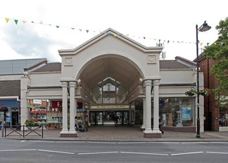 Plus de détails pour Fleet Rd, Fleet - Commerce de détail à louer