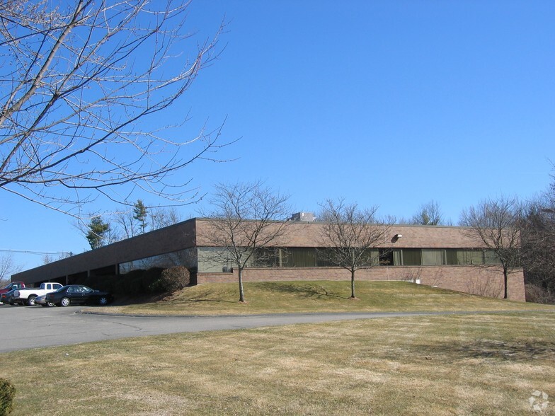 1000 Mount Laurel Cir, Shirley, MA for lease - Building Photo - Image 2 of 27