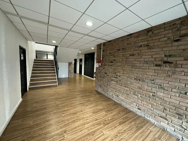 Bureau dans Lingolsheim à louer - Hall d’entrée - Image 2 de 6