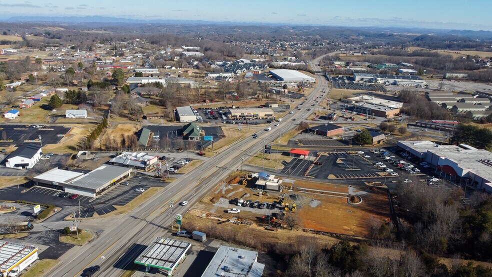 5026 Bobby Hicks Hwy, Johnson City, TN à louer - Photo du bâtiment - Image 3 de 10
