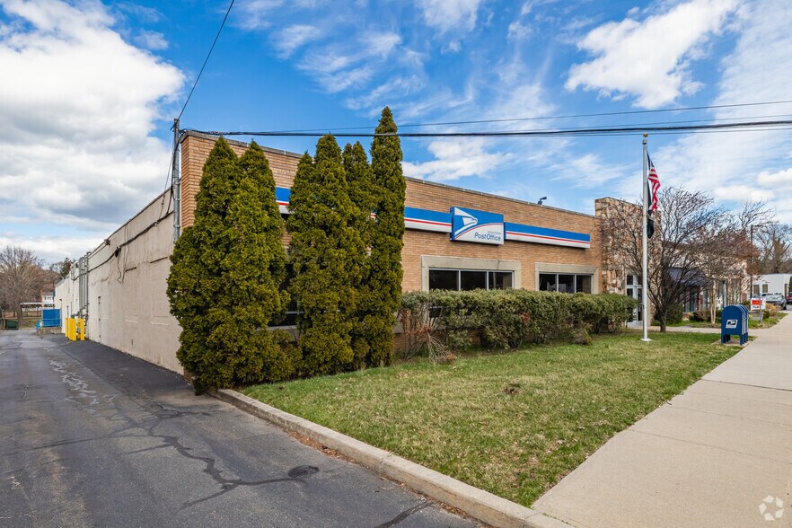 240 Glen Head Rd, Glen Head, NY à louer - Photo du bâtiment - Image 3 de 8