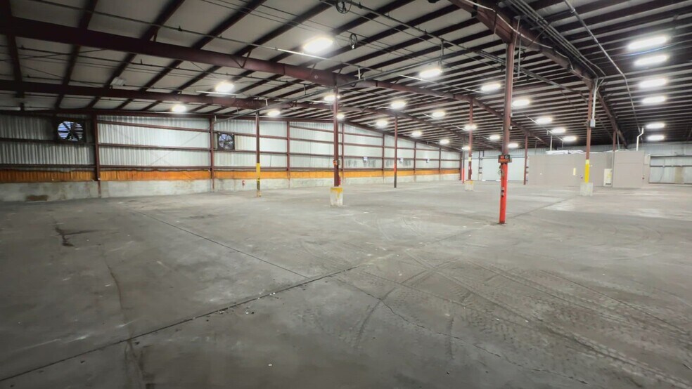 2910-2930 Maine Ave, Lakeland, FL à louer - Vidéo sur l’inscription commerciale - Image 3 de 29