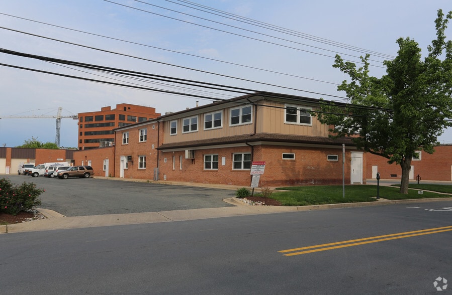 326 N Stonestreet Ave, Rockville, MD for lease - Primary Photo - Image 1 of 10