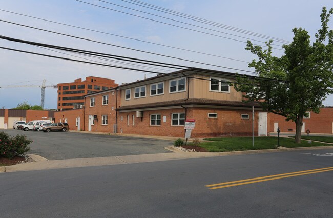 Plus de détails pour 326 N Stonestreet Ave, Rockville, MD - Local d'activités à louer