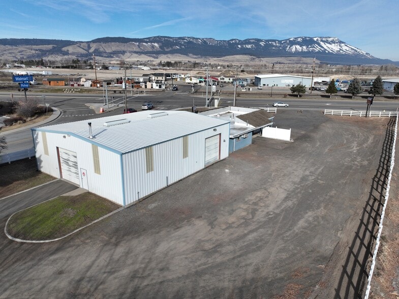 11401 Island Ave, Island City, OR for sale - Primary Photo - Image 2 of 9