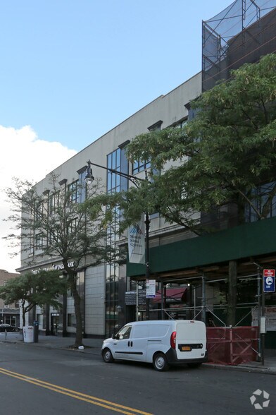 35-01 30th Ave, Astoria, NY for lease - Building Photo - Image 2 of 2