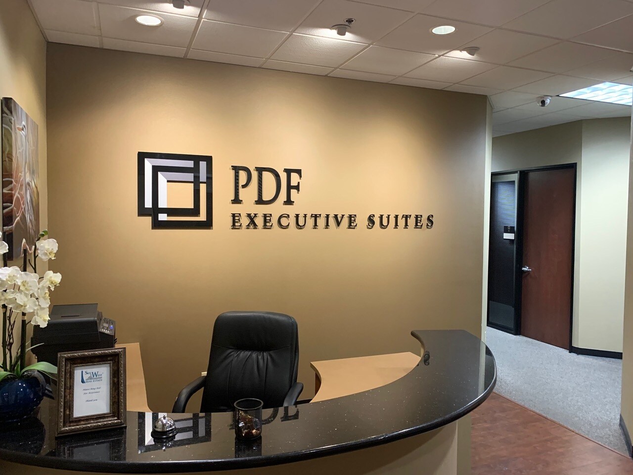 9381 E Stockton Blvd, Elk Grove, CA à louer Hall d’entrée- Image 1 de 4