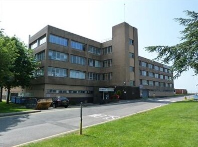 Kings Mill Ln, Redhill à louer - Photo du bâtiment - Image 1 de 1