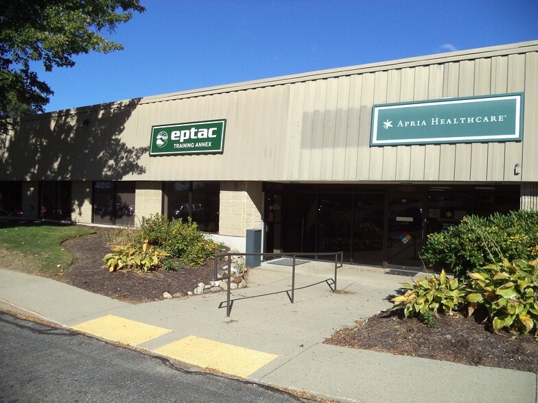 1 Perimeter Rd, Manchester, NH for lease - Building Photo - Image 1 of 43