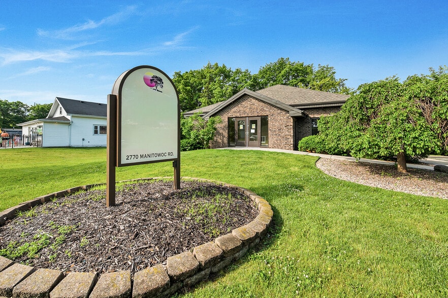 2770 Manitowoc Rd, Green Bay, WI à vendre - Photo du bâtiment - Image 2 de 25