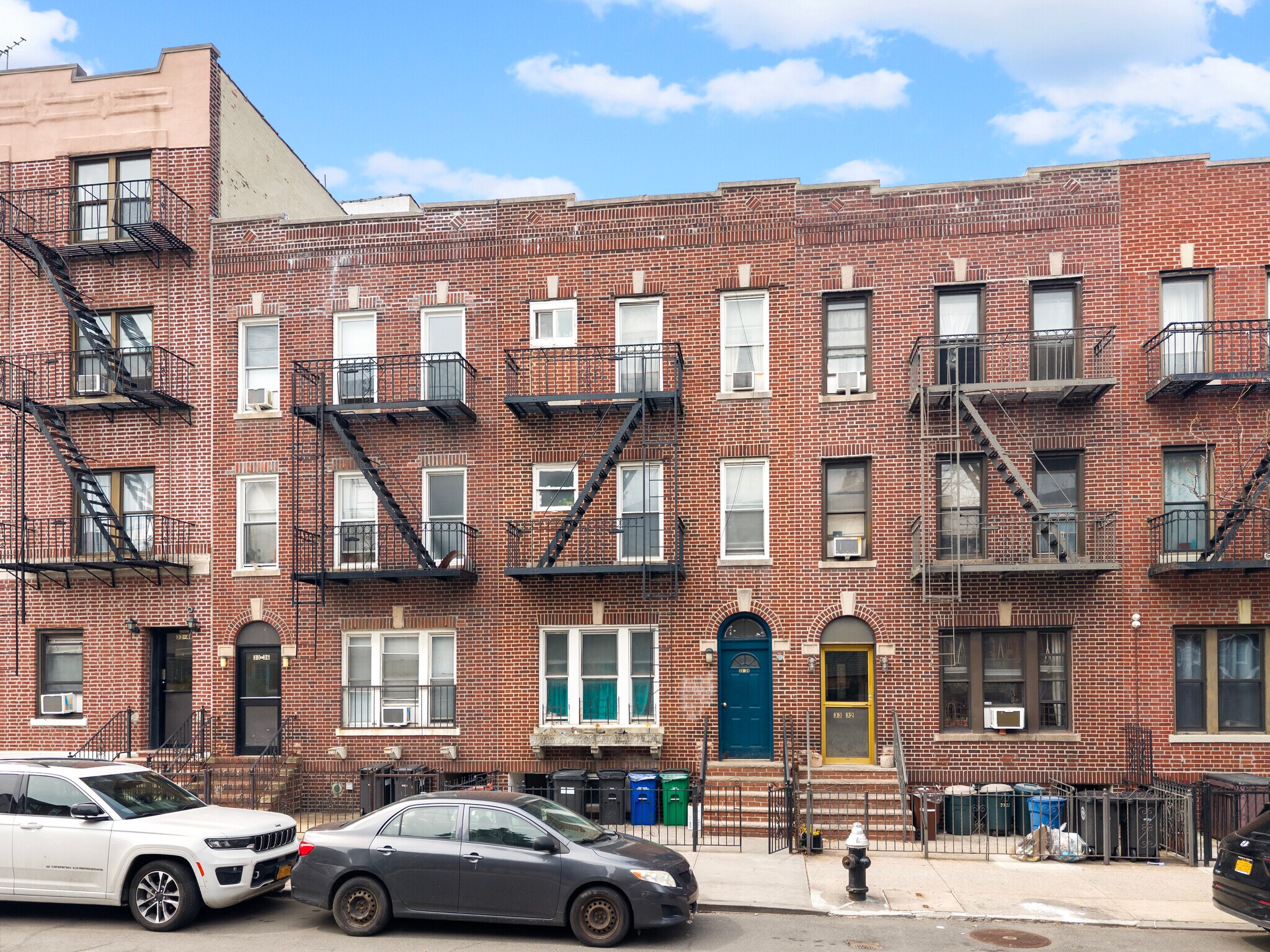 3334 29th St, Astoria, NY à vendre Photo du bâtiment- Image 1 de 16