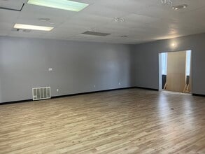 313 W Meadow Ave, Springdale, AR for lease Interior Photo- Image 2 of 4