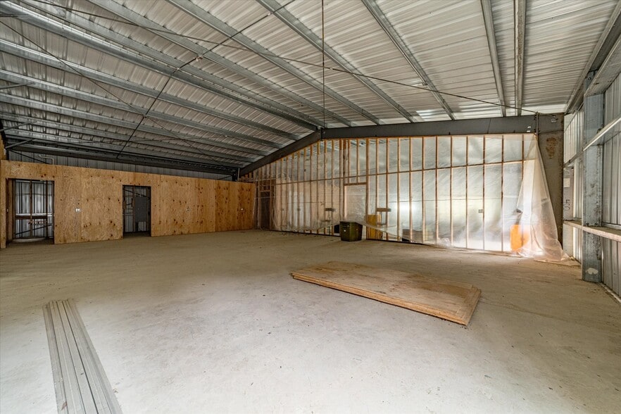 1560 Redwood Dr, Garberville, CA for sale - Building Photo - Image 2 of 4