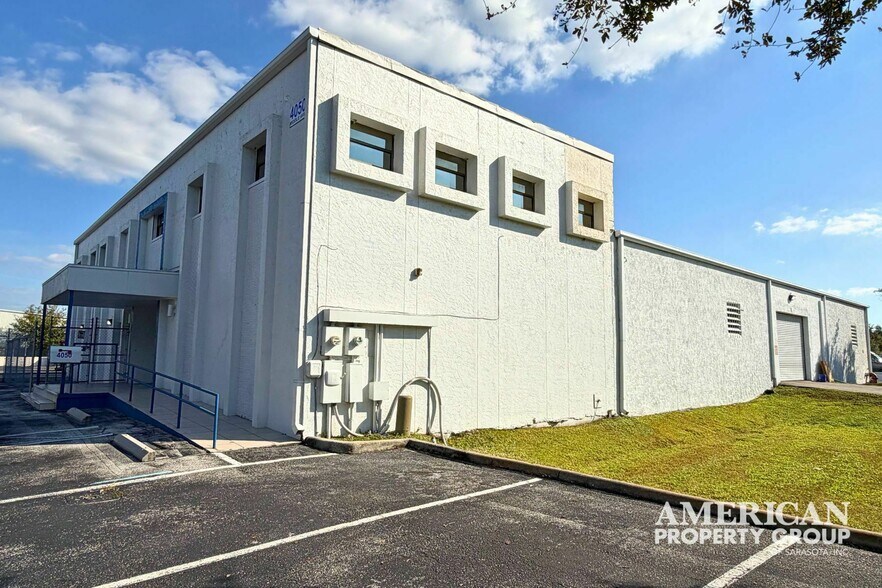 4050 Middle Ave, Sarasota, FL à louer - Photo du bâtiment - Image 3 de 18