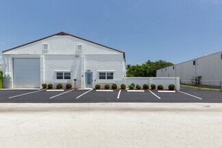 Plus de détails pour 128 Tomahawk Dr, Indian Harbour Beach, FL - Industriel à louer