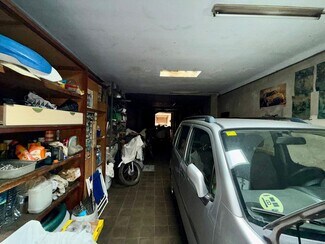 Plus de détails pour Multi-résidentiel à vendre