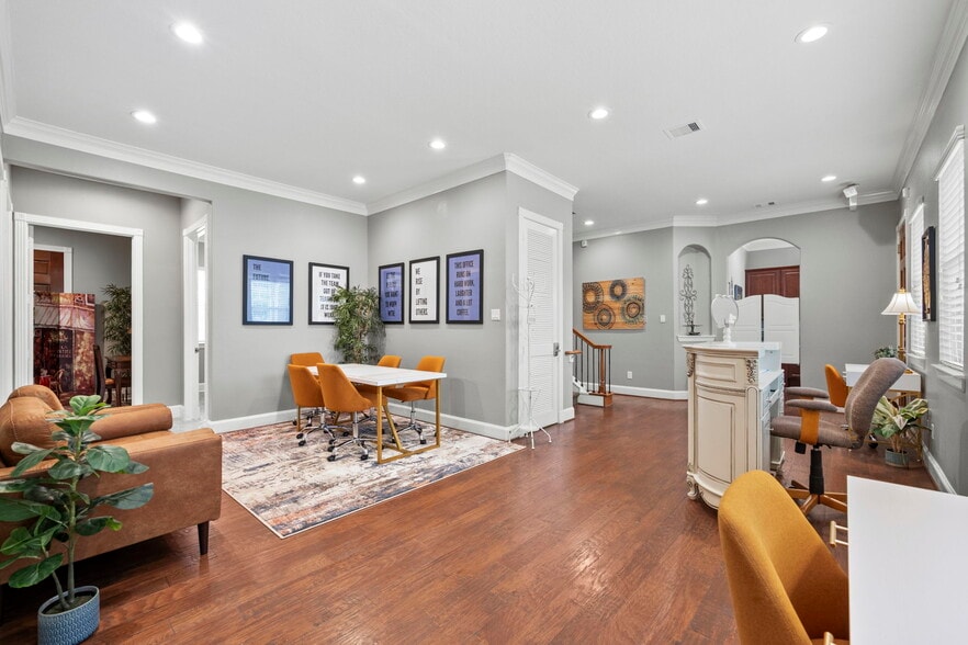 303 Longmire Rd, Conroe, TX à vendre - Photo du bâtiment - Image 1 de 13