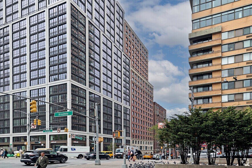 266-270 W 96th St, New York, NY à louer - Photo du bâtiment - Image 2 de 6