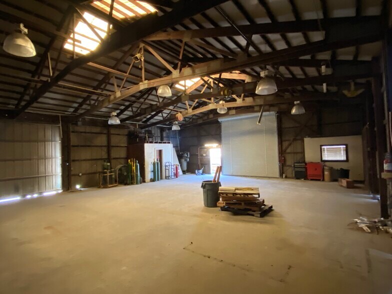 4613 N FM 1417, Sherman, TX for lease - Building Photo - Image 2 of 4