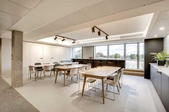 22 Quai Gallieni, Suresnes for lease Interior Photo- Image 2 of 2