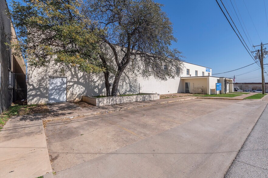 2920 Shotts St, Fort Worth, TX à louer - Photo du bâtiment - Image 3 de 24