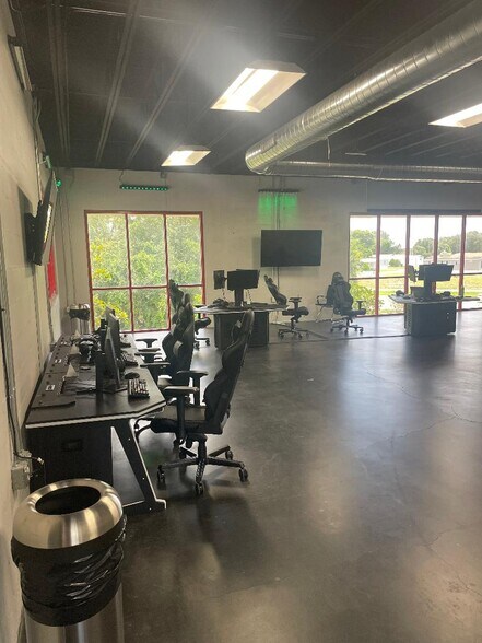 2301 Longleaf Blvd, Lake Wales, FL à louer - Photo du bâtiment - Image 2 de 17