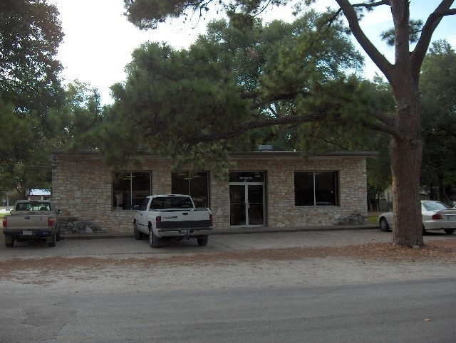 301 Bishop St, Smithville, TX for lease - Primary Photo - Image 1 of 3