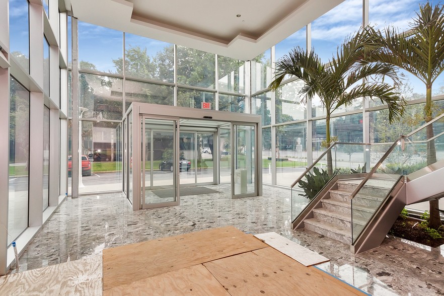 611 W Hartsdale Ave, White Plains, NY for lease - Lobby - Image 2 of 18