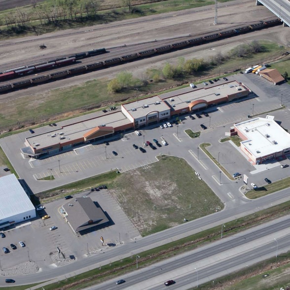 1710 W Center Ave, Dilworth, MN à louer - Aérien - Image 3 de 4