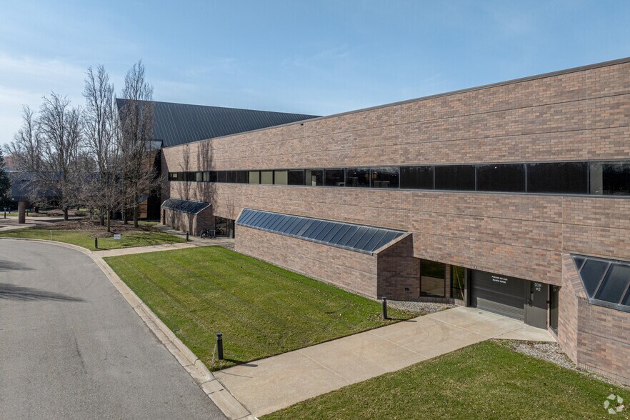 701 S Waverly Rd, Holland, MI à louer - Photo du bâtiment - Image 2 de 11