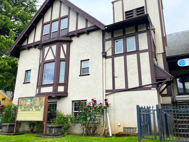 7528 N Charleston Ave, Portland, OR à vendre - Photo du bâtiment - Image 2 de 12