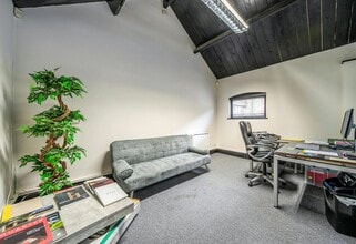 1 Bury Ln, Rickmansworth for lease Interior Photo- Image 2 of 6