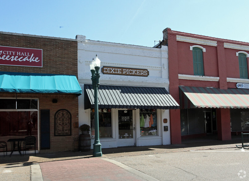 112 N Main St, Collierville, TN à vendre - Photo principale - Image 1 de 1