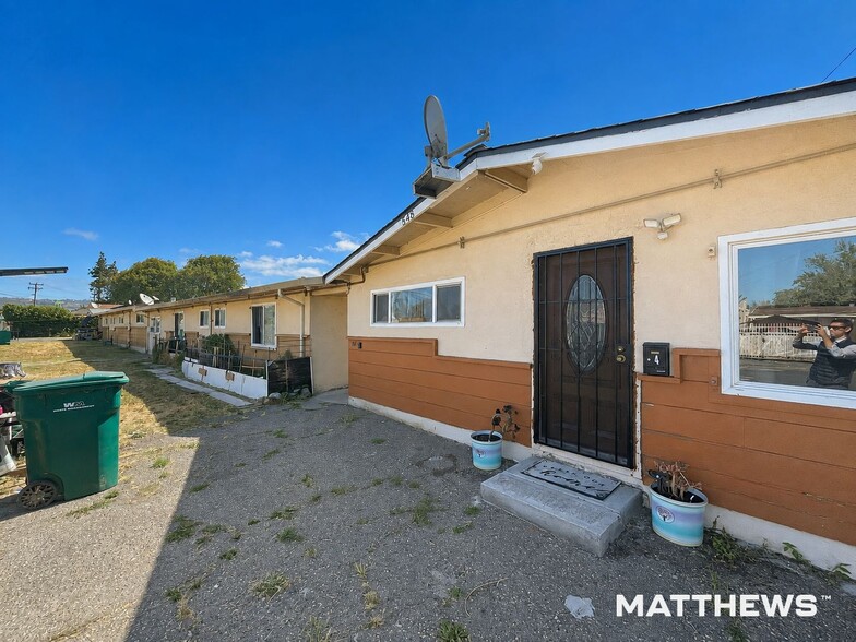 548 105th Ave, Oakland, CA à vendre - Photo du bâtiment - Image 2 de 3