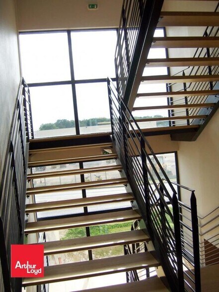 Office in Nogent-le-Phaye for lease - Interior Photo - Image 3 of 3