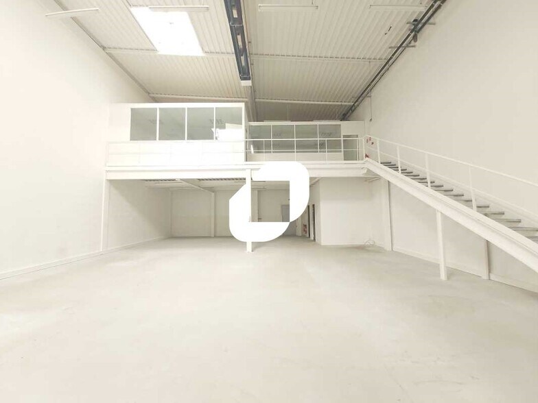 8-10 Rue Salvador Allende, Palaiseau for lease - Interior Photo - Image 2 of 15