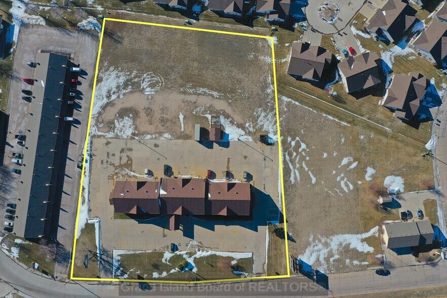 2620 N Diers Ave, Grand Island, NE à vendre - Photo du bâtiment - Image 2 de 48