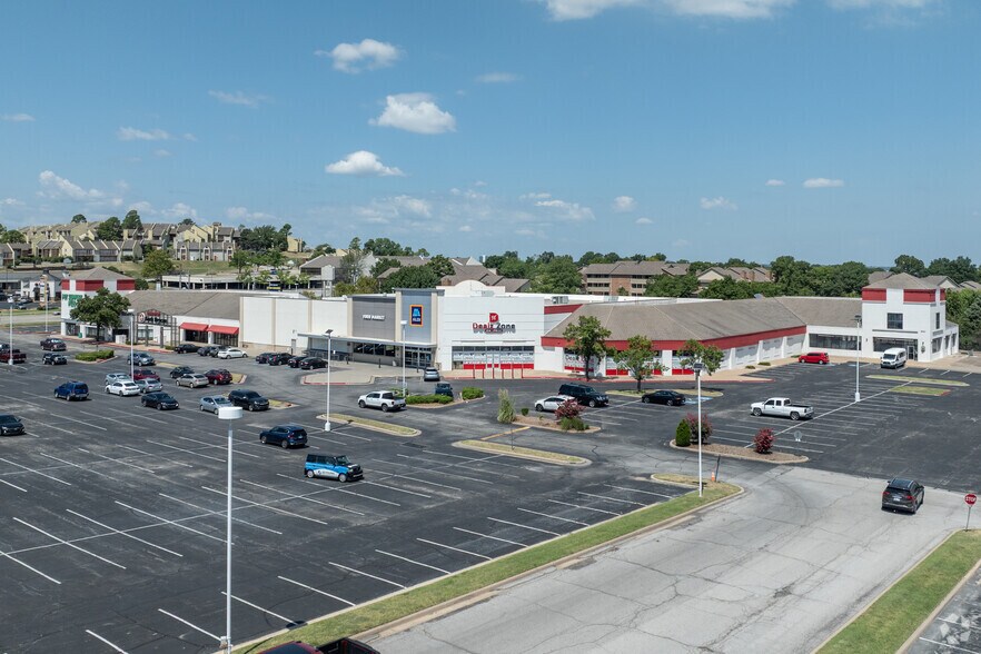 8221 E 61st St, Tulsa, OK à louer - Photo du bâtiment - Image 3 de 4