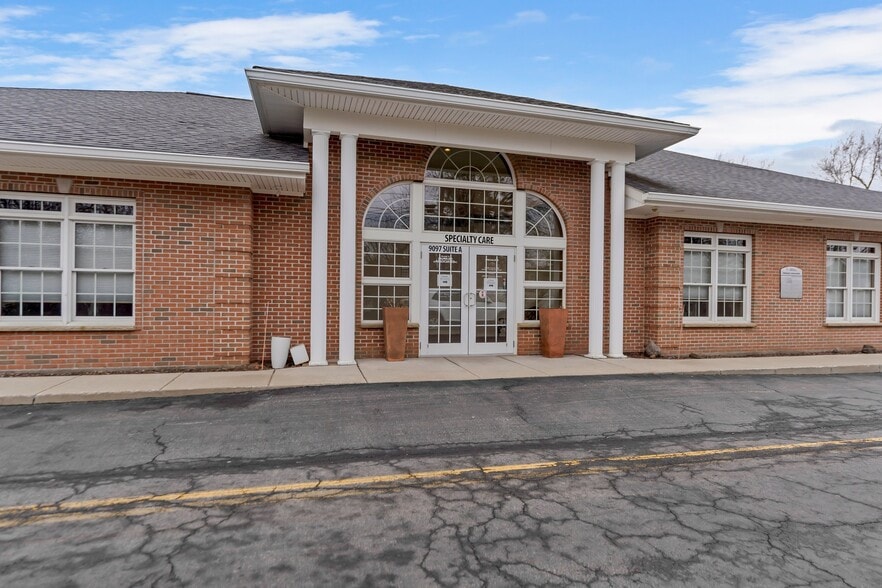 9097 Main St, Clarence, NY for lease - Building Photo - Image 1 of 25
