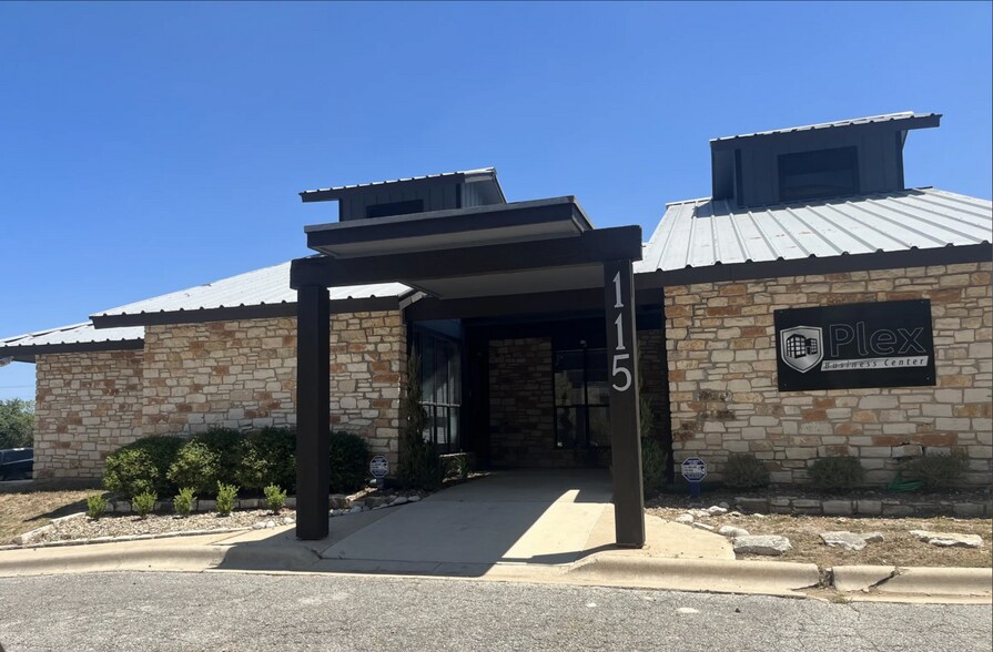 115 Warden Ln, San Marcos, TX à louer - Photo du bâtiment - Image 1 de 4