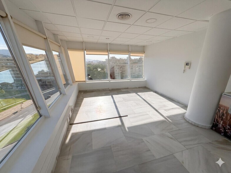Avenida Jorge Luis Borges, 15, Málaga, Málaga for lease - Building Photo - Image 3 of 14