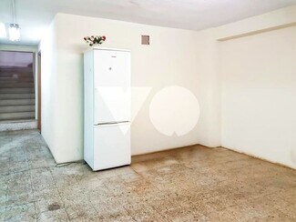 Plus de détails pour Multi-résidentiel à vendre