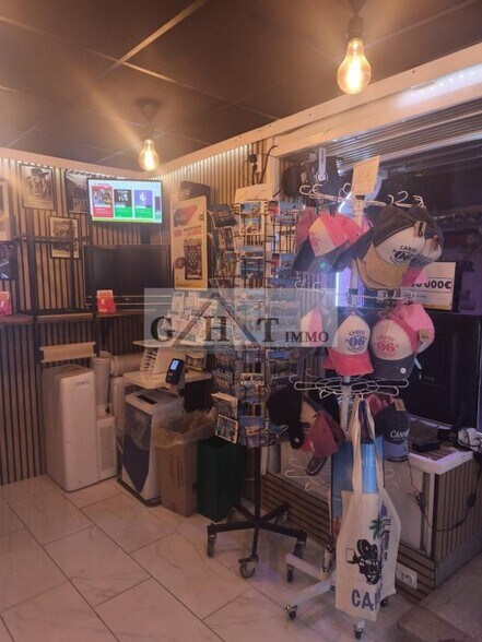 Commerce de détail dans Cannes à vendre - Photo intérieure - Image 2 de 3