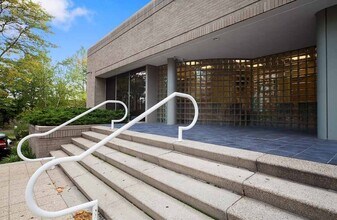 3111 New Hyde Park Rd, New Hyde Park, NY for lease Interior Photo- Image 2 of 10