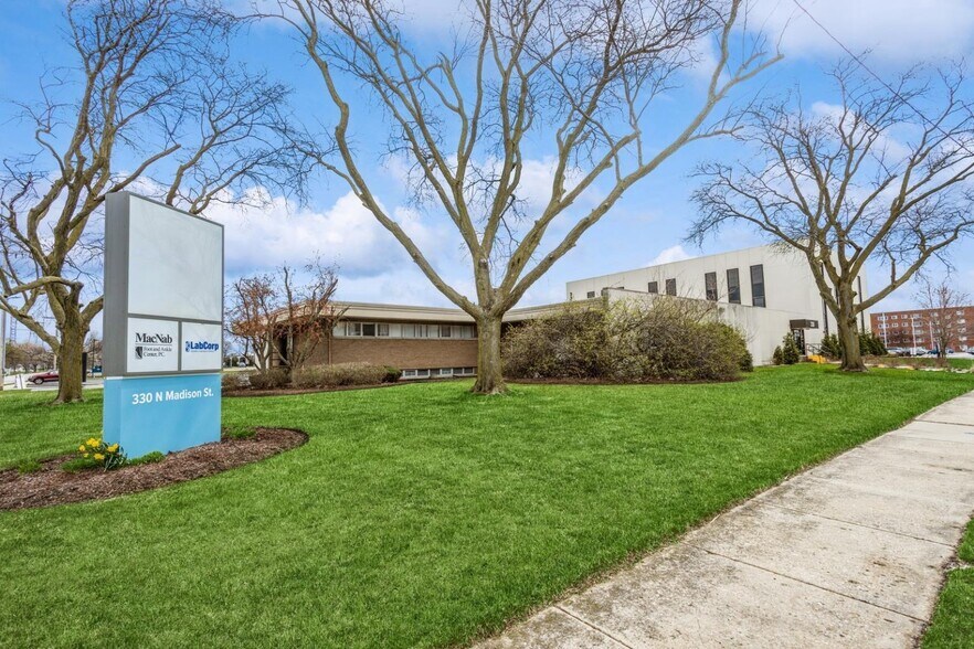 330 N Madison St, Joliet, IL à louer - Photo du bâtiment - Image 2 de 2