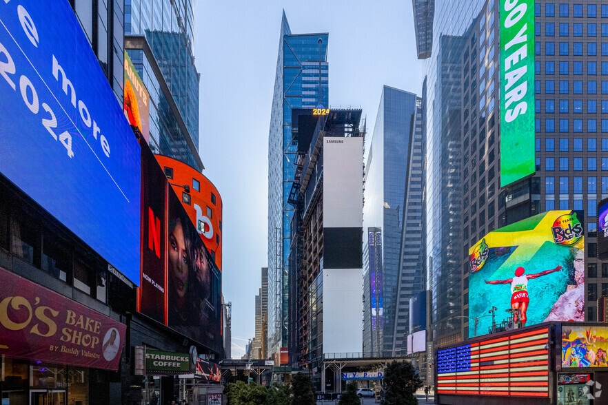 7 Times Sq, New York, NY for lease - Building Photo - Image 1 of 6