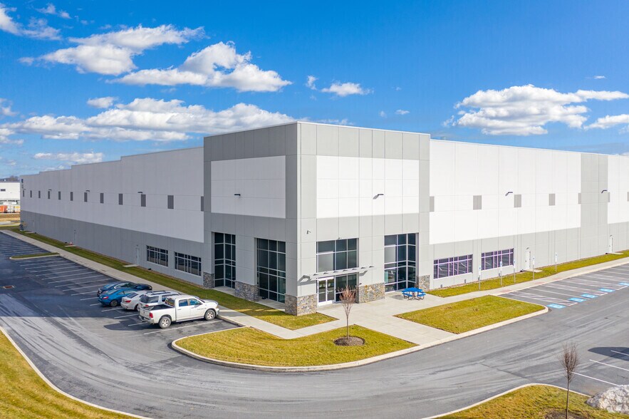 111 Logistics Dr, Shoemakersville, PA à louer - Photo du bâtiment - Image 2 de 5