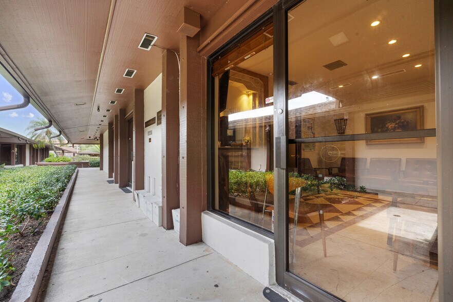 8525 SW 92nd St, Miami, FL à louer - Photo du bâtiment - Image 2 de 15