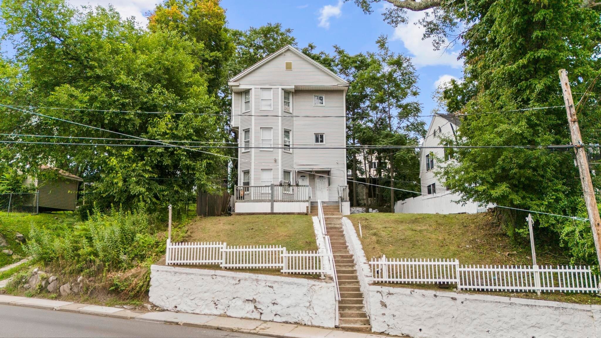 Waterbury Multifamily Portfolio portfolio of 5 properties for sale on LoopNet.ca Primary Photo- Image 1 of 22
